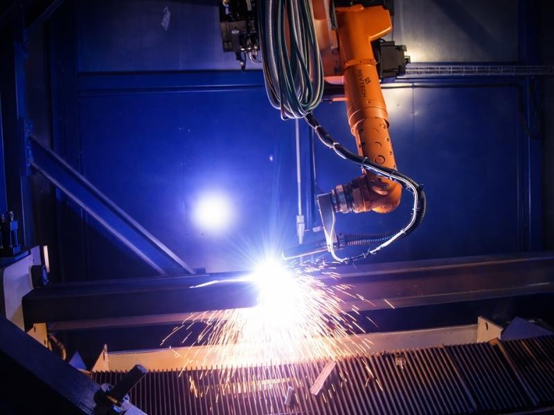robot pour decoupe au plasma sur ligne de production robotique