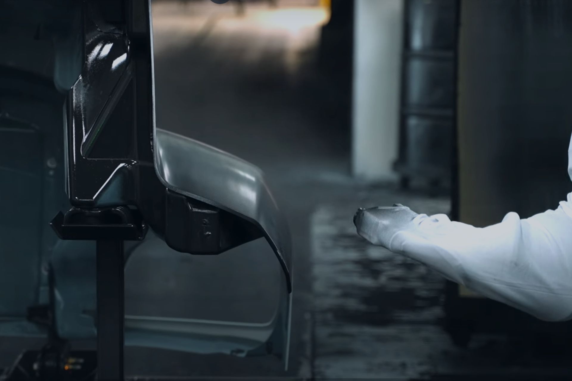 application de colle par un robot